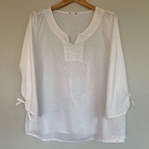 White cotton eyelet top with crochet detail XL